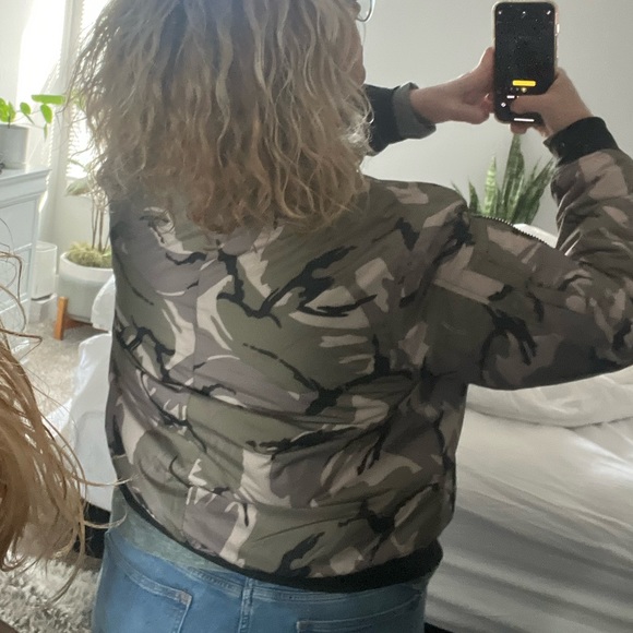 The North Face Woman's Barstol Bomber Jacket Full Zip Quilted Camo Size L cute! - Picture 12 of 14